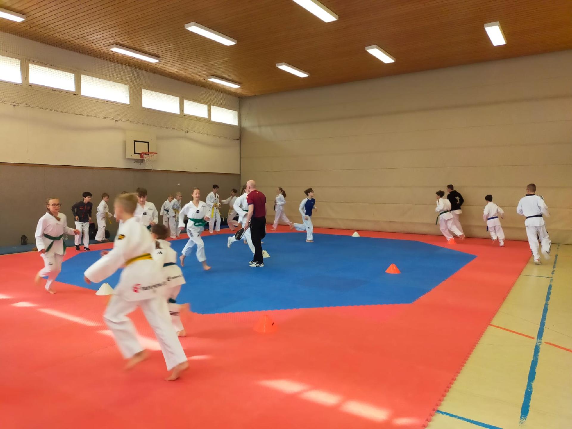 MIX » 2026 » 11. Osterlehrgang
Kadertraining und Kampfrichterausbildung