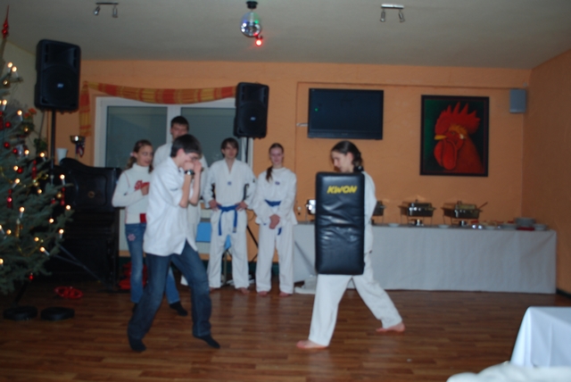 KAMPF » 2009 » Show zur Weihnachtsfeier beim ASB