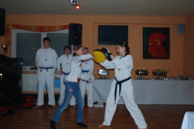 KAMPF » 2009 » Show zur Weihnachtsfeier beim ASB